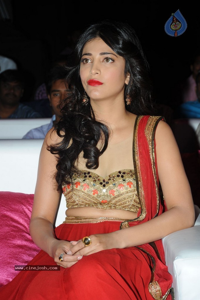 Shruti Haasan at Pooja Audio Launch - 12 / 152 photos