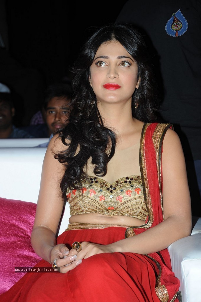 Shruti Haasan at Pooja Audio Launch - 13 / 152 photos