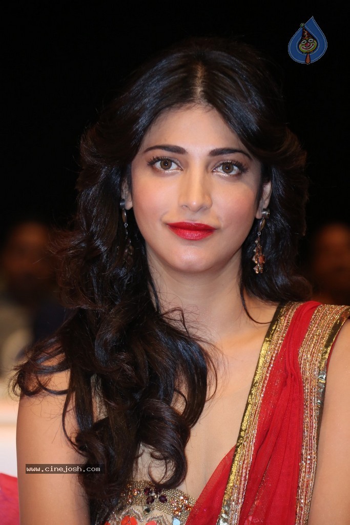 Shruti Haasan at Pooja Audio Launch - 20 / 152 photos