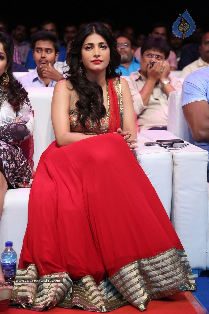 Shruti Haasan at Pooja Audio Launch - 21 / 152 photos