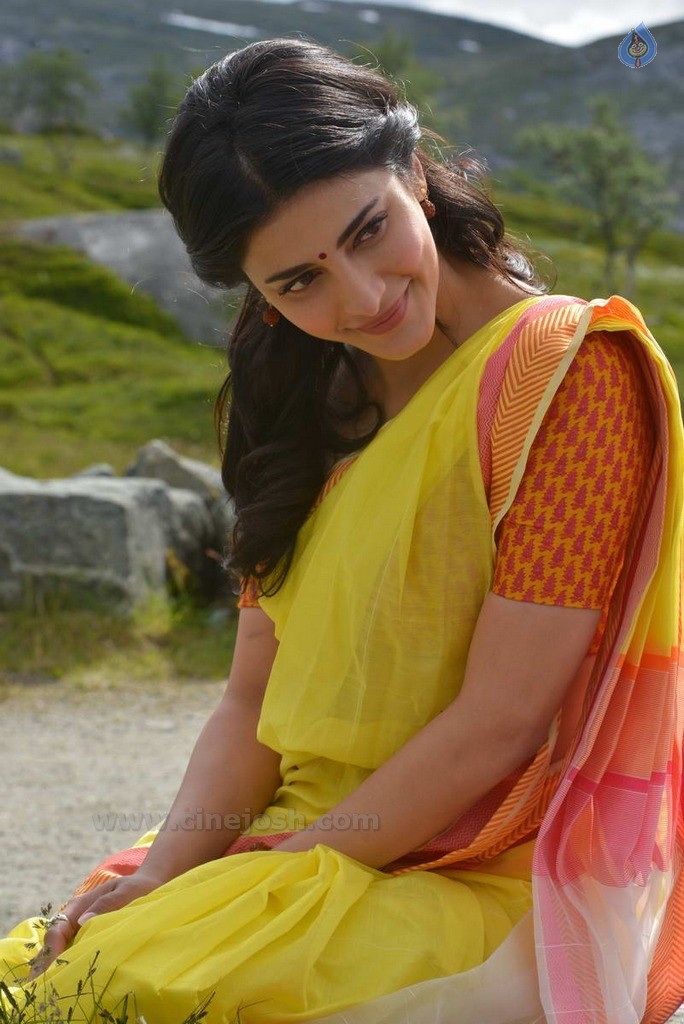 Shruti Haasan New Stills - 2 / 30 photos