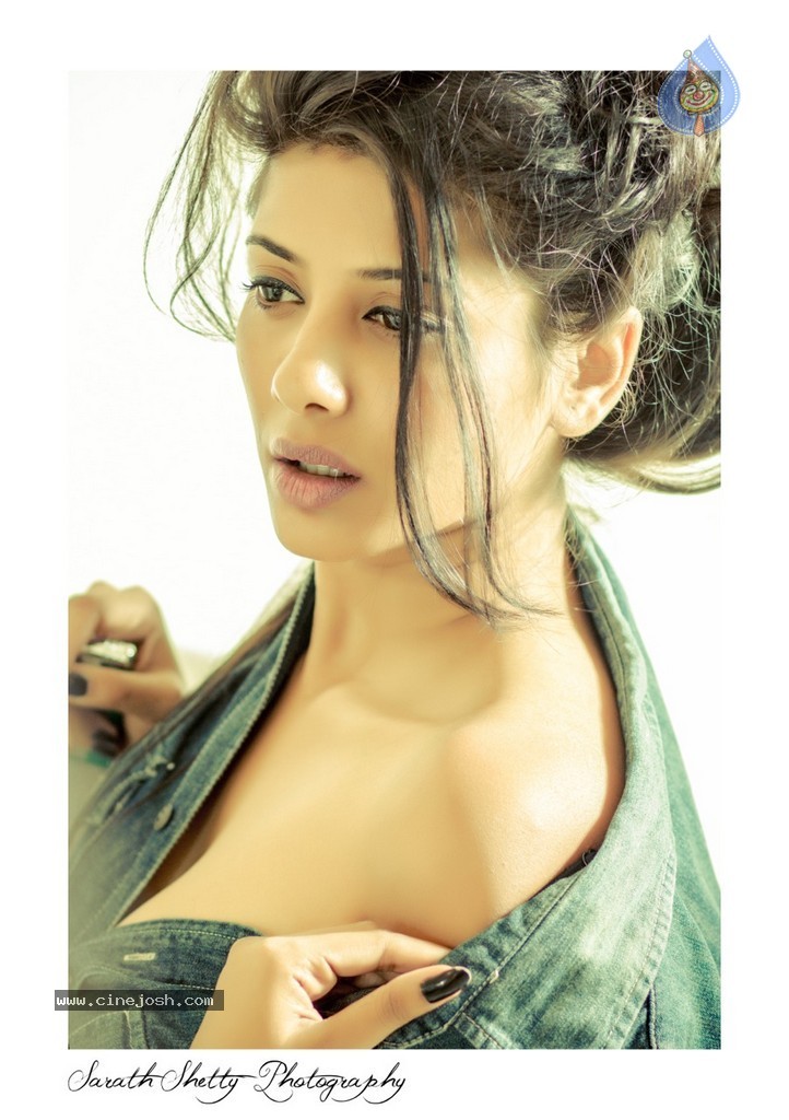 Shruti Yugal Photoshoot - 16 / 52 photos