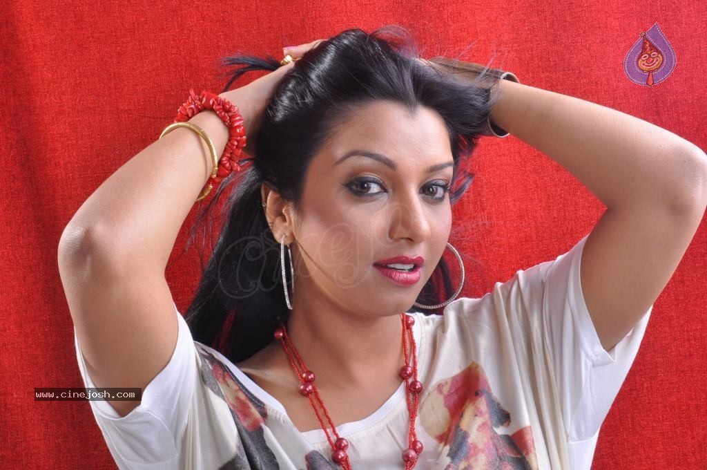 Siddhie Hot Photos - 4 / 41 photos