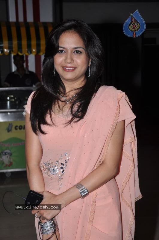 Singer Sunitha Solo Stills - 13 / 19 photos
