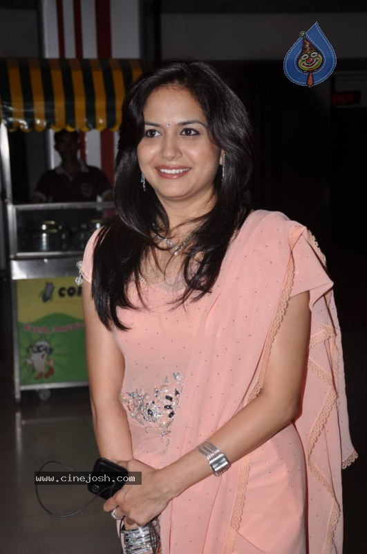 Singer Sunitha Solo Stills - 15 / 19 photos