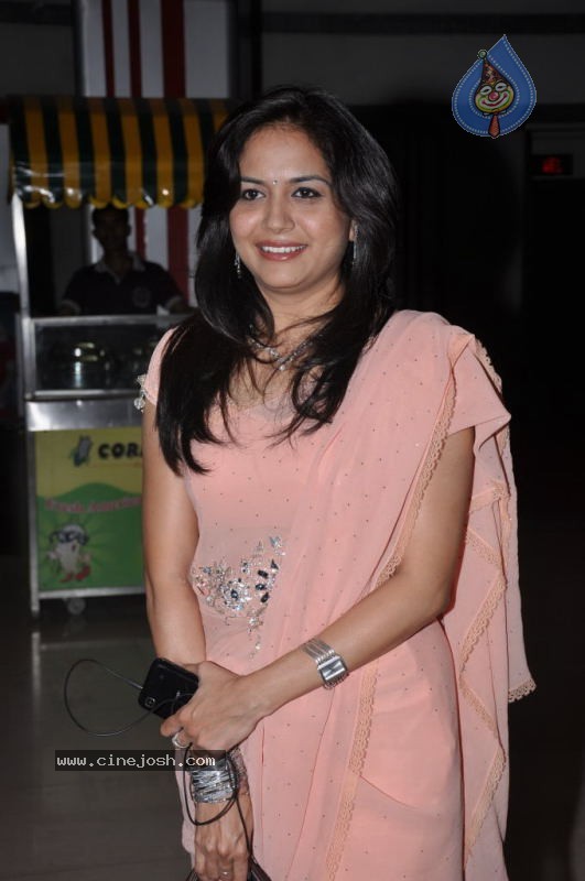 Singer Sunitha Solo Stills - 18 / 19 photos