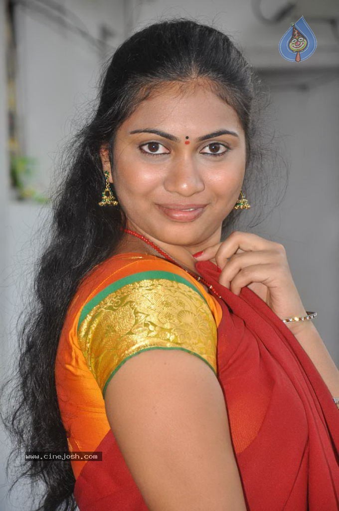 Siri Sri New Stills - 21 / 29 photos