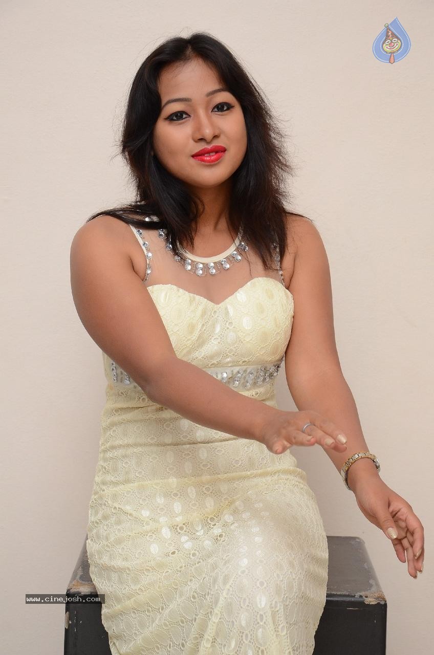 Sneha Gallery - 8 / 64 photos