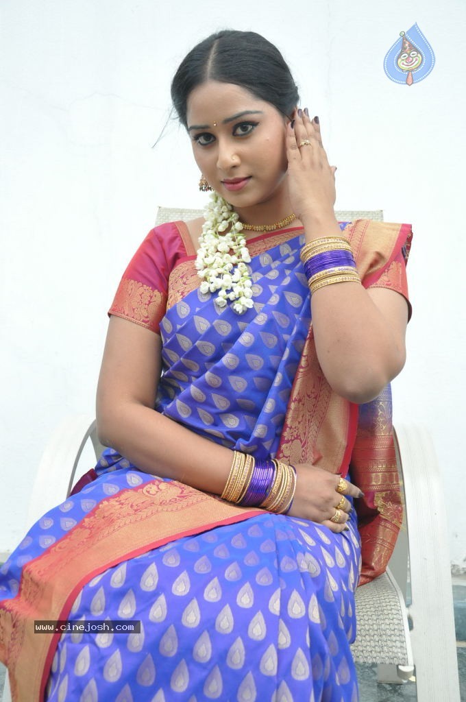 Sneha New Actress Stills - 2 / 100 photos