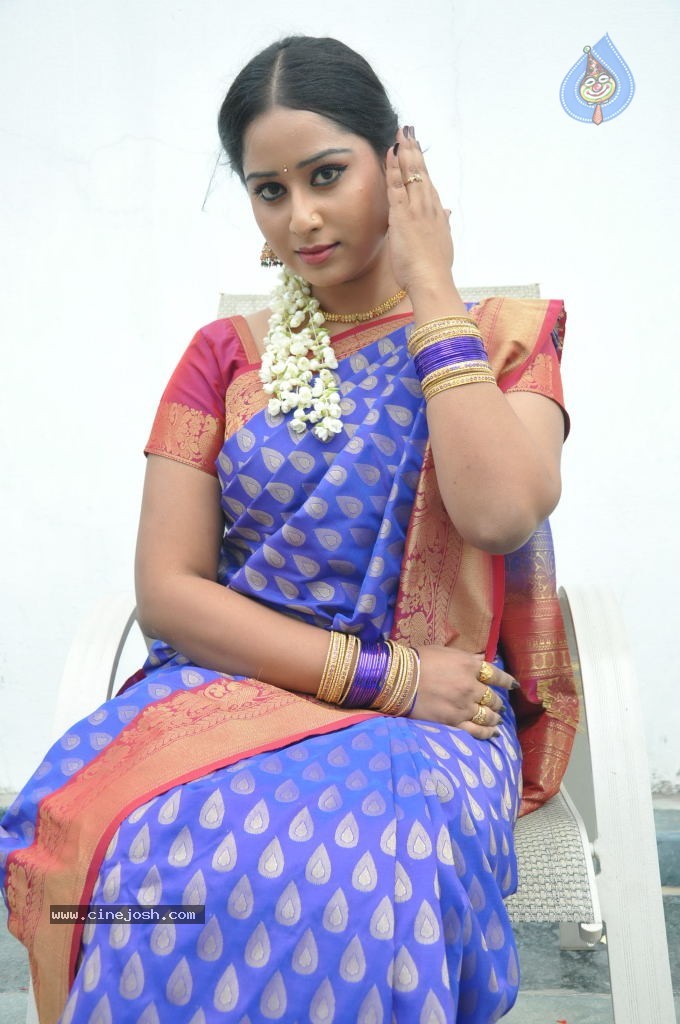 Sneha New Actress Stills - 3 / 100 photos