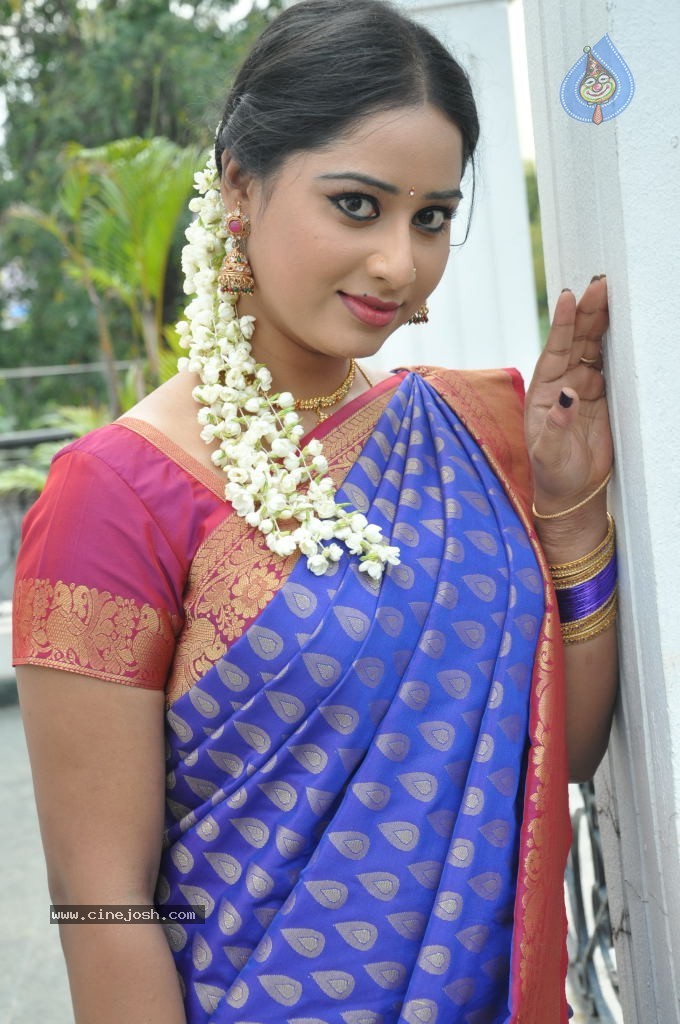 Sneha New Actress Stills - 4 / 100 photos