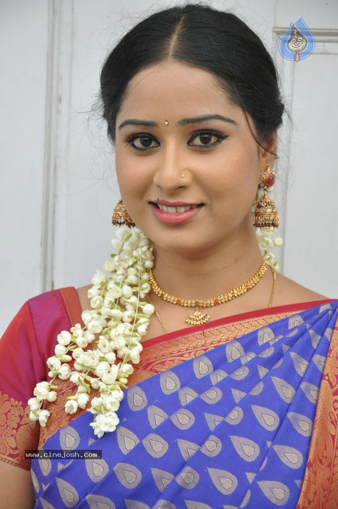 Sneha New Actress Stills - 5 / 100 photos