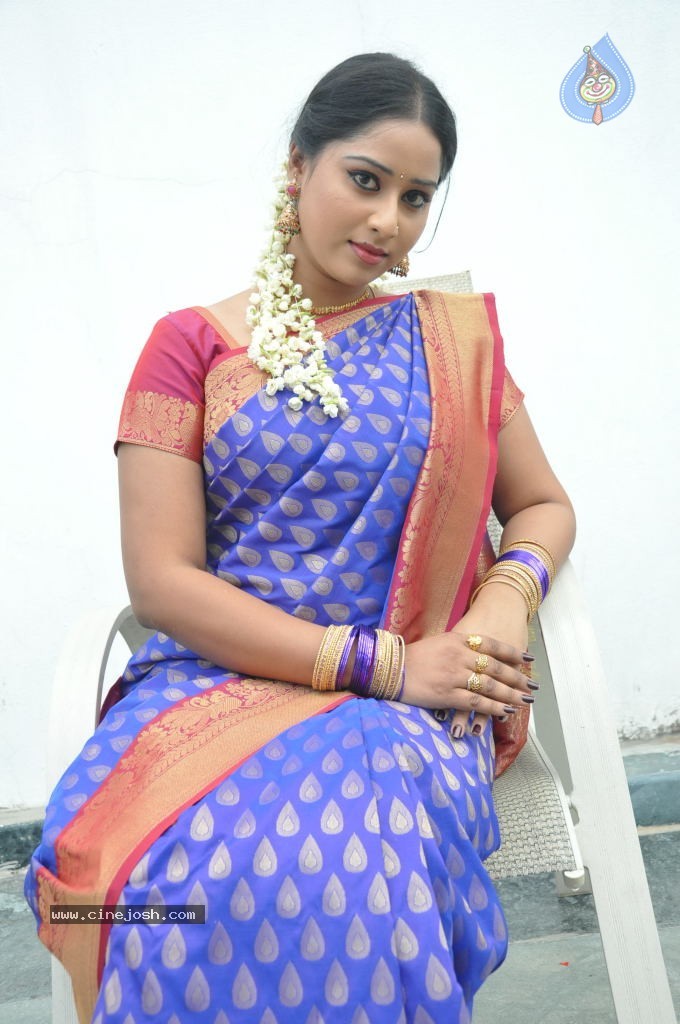 Sneha New Actress Stills - 8 / 100 photos