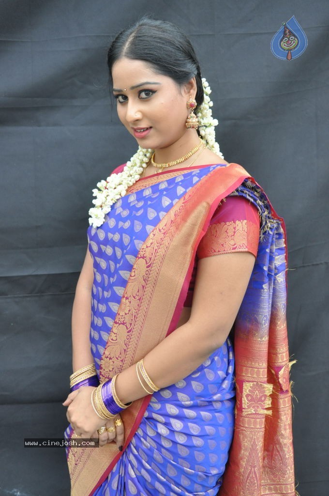 Sneha New Actress Stills - 10 / 100 photos