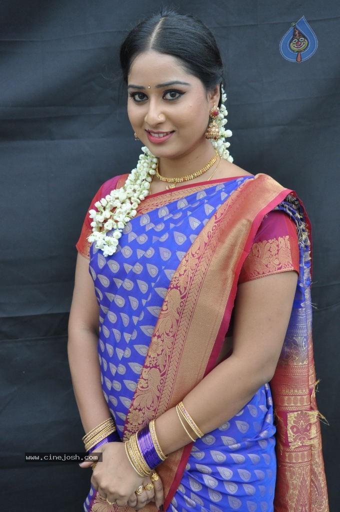 Sneha New Actress Stills - 11 / 100 photos