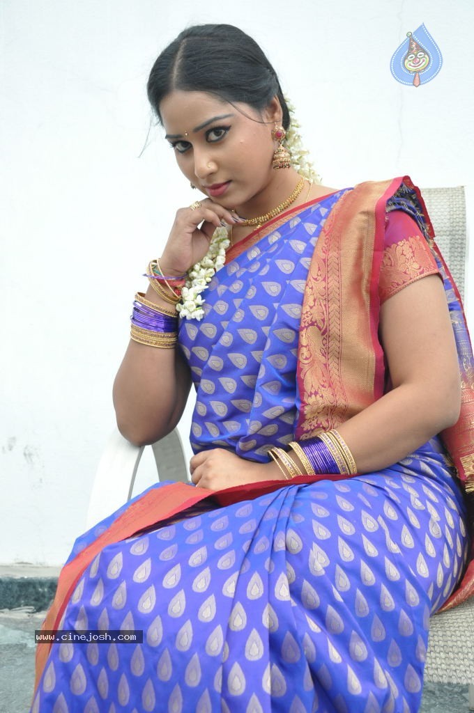 Sneha New Actress Stills - 15 / 100 photos