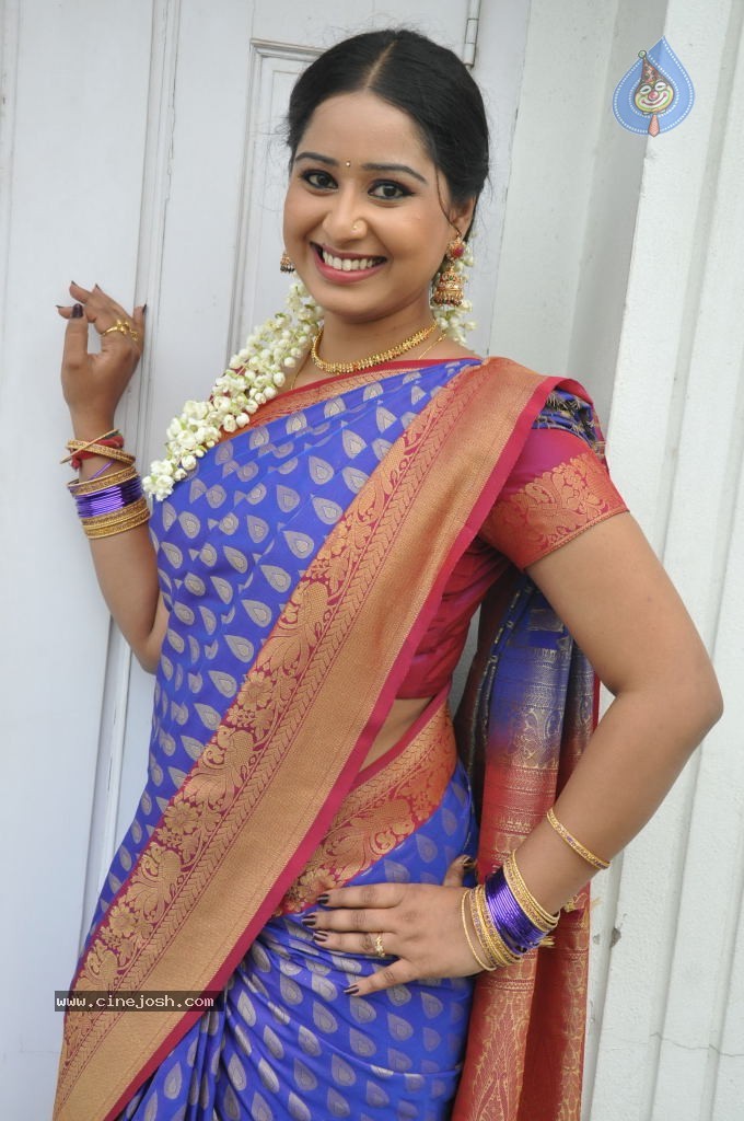 Sneha New Actress Stills - 16 / 100 photos