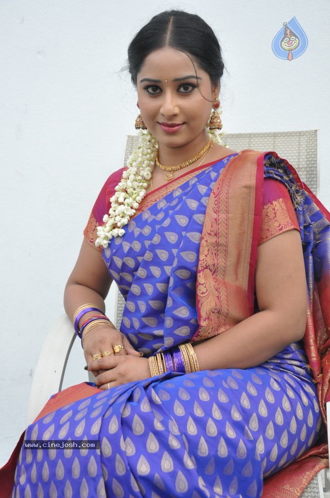 Sneha New Actress Stills - 19 / 100 photos