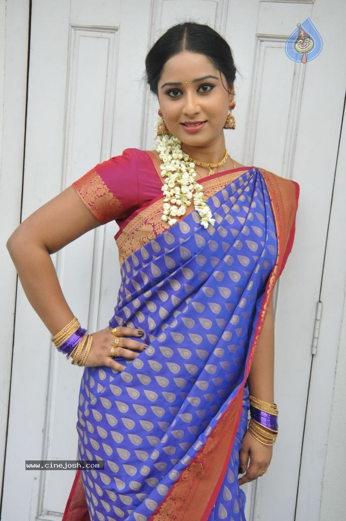 Sneha New Actress Stills - 20 / 100 photos
