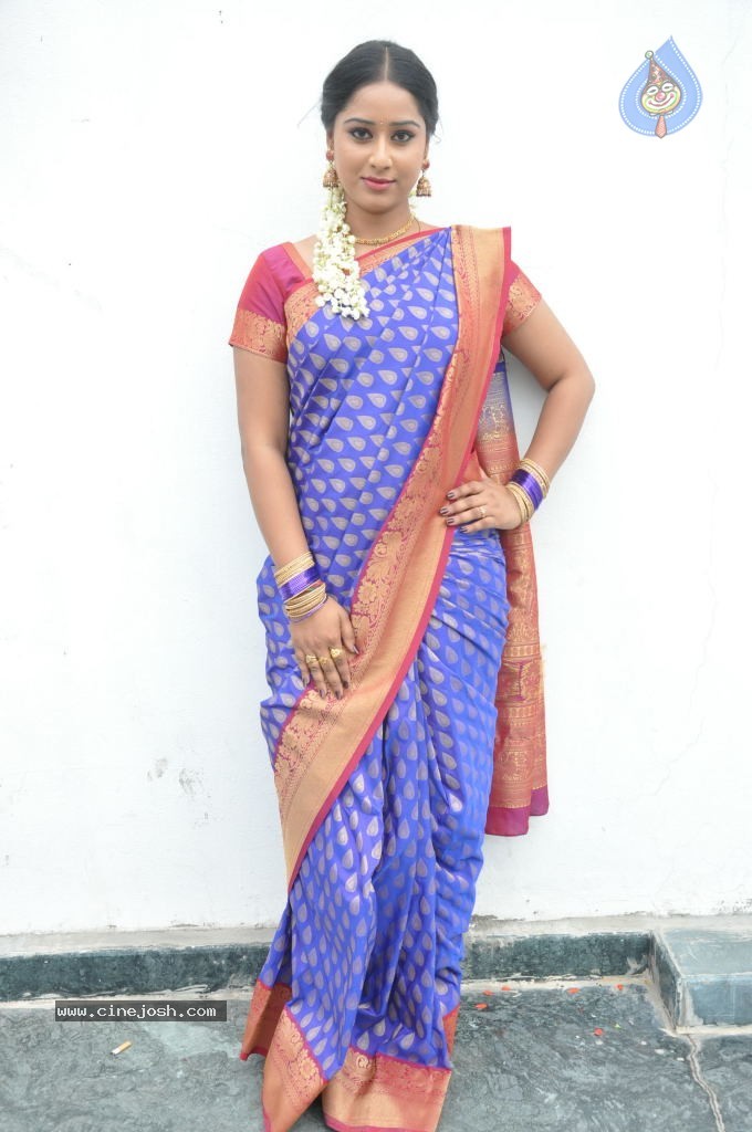 Sneha New Actress Stills - 84 / 100 photos