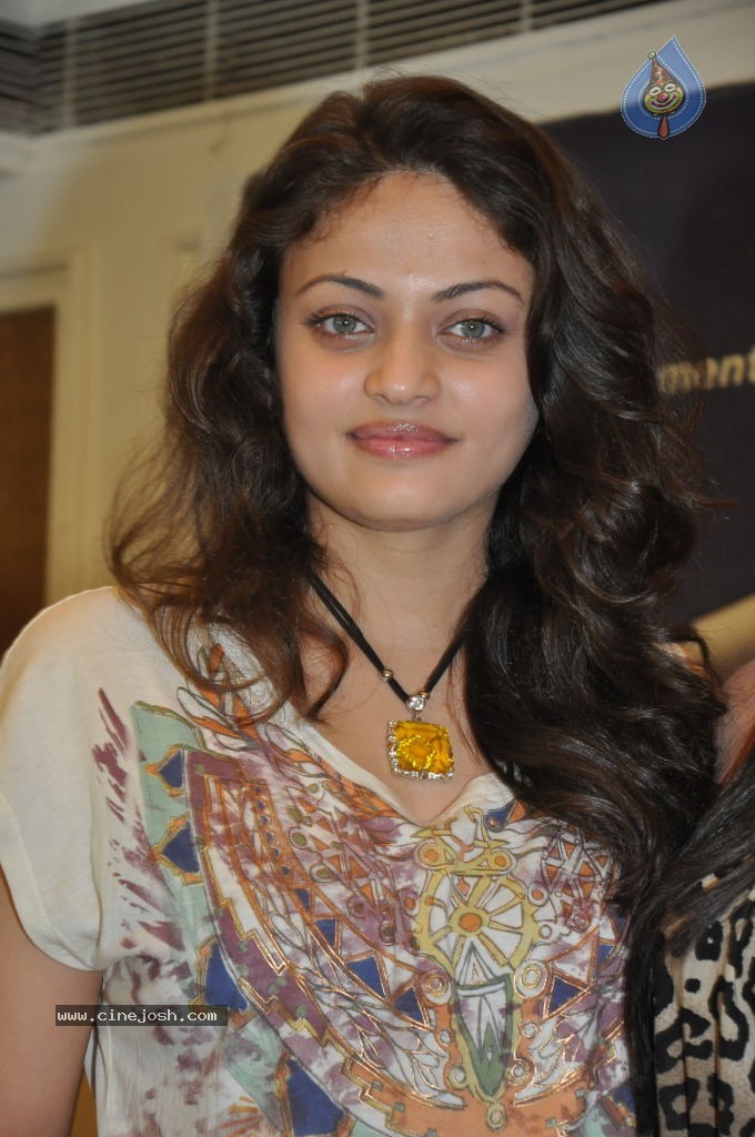 Sneha Ullal Latest Stills - 19 / 43 photos