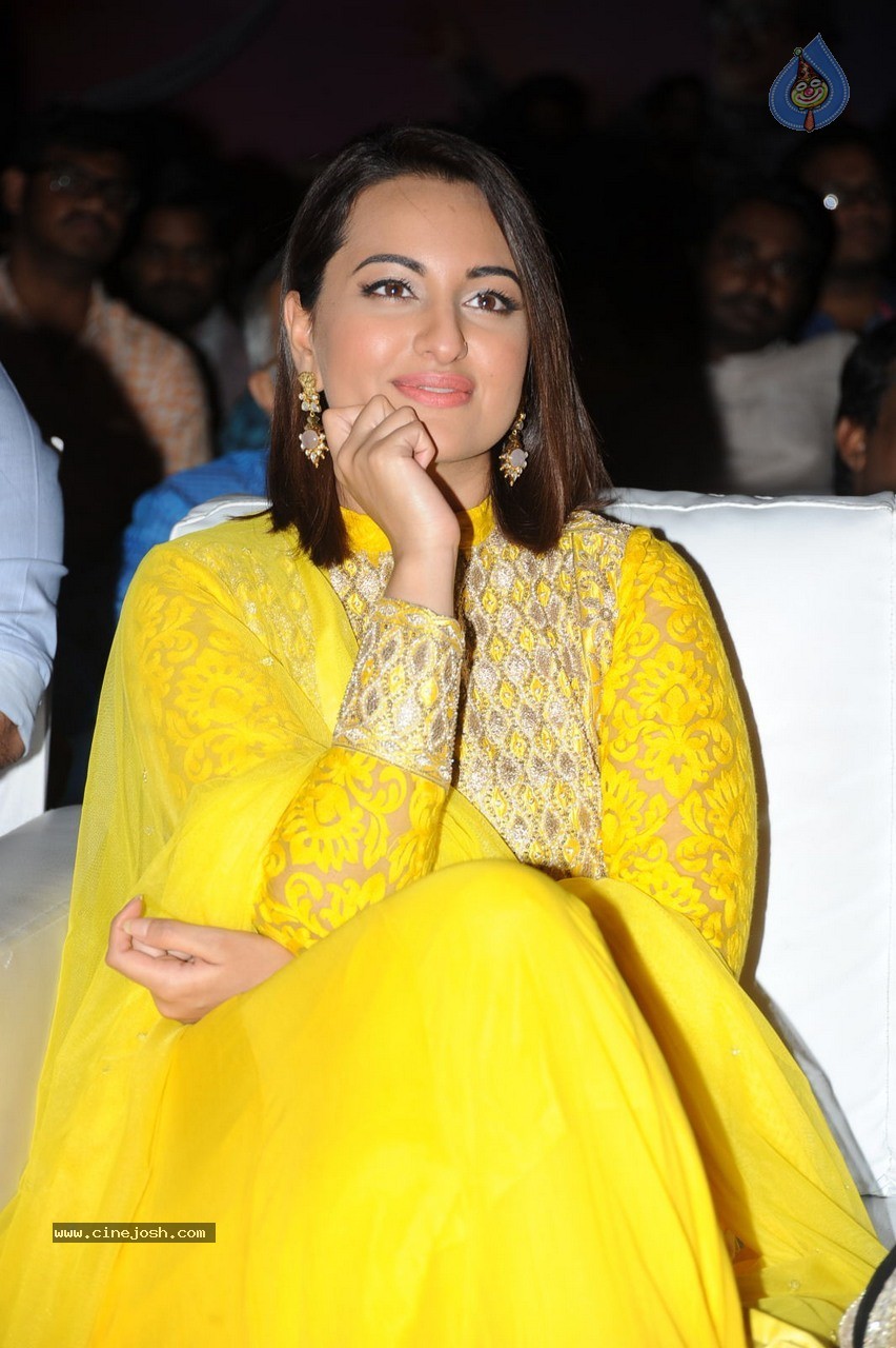 Sonakshi Sinha at Lingaa Audio SM - 20 / 80 photos