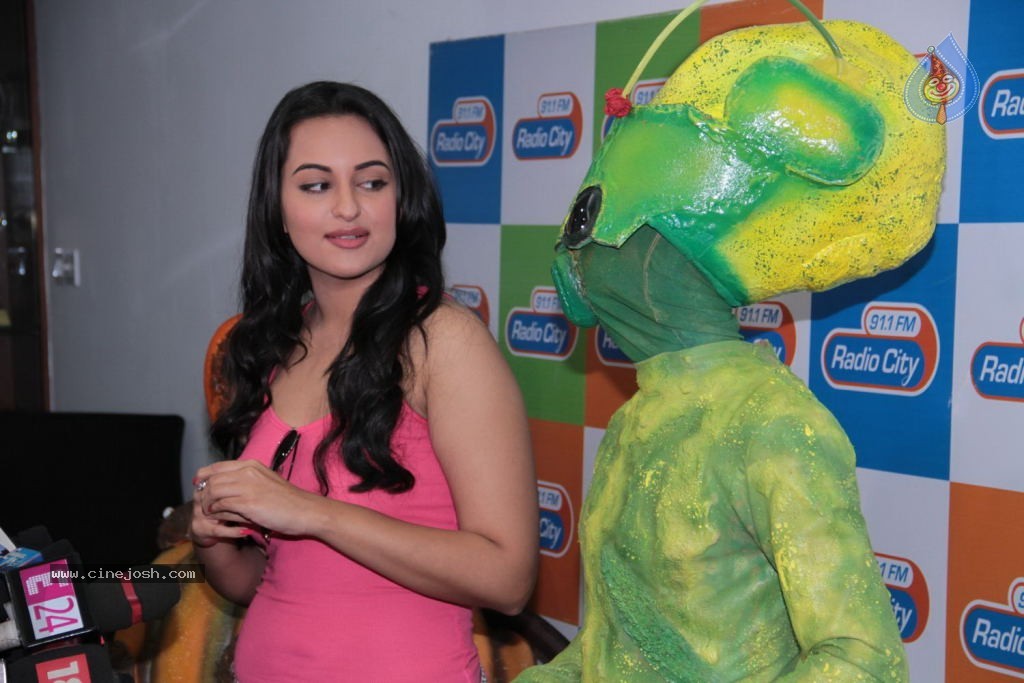 Sonakshi Sinha Latest Stills - 18 / 36 photos