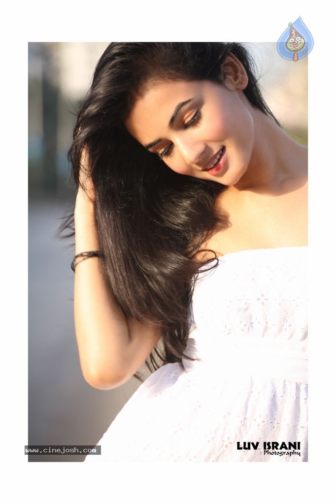 Sonal Chauhan Latest Stills - 2 / 10 photos