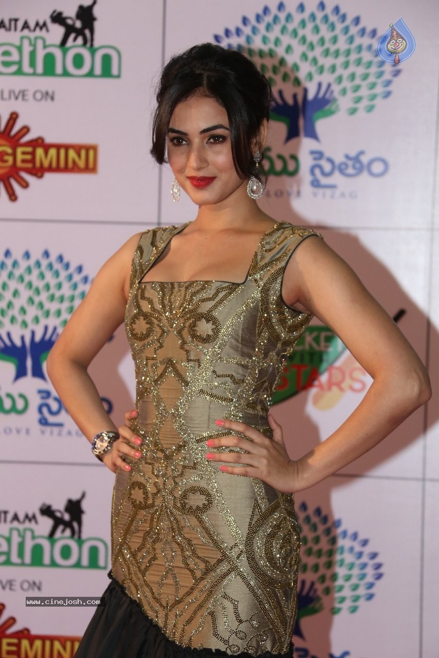 Sonal Chauhan New Stills - 6 / 70 photos