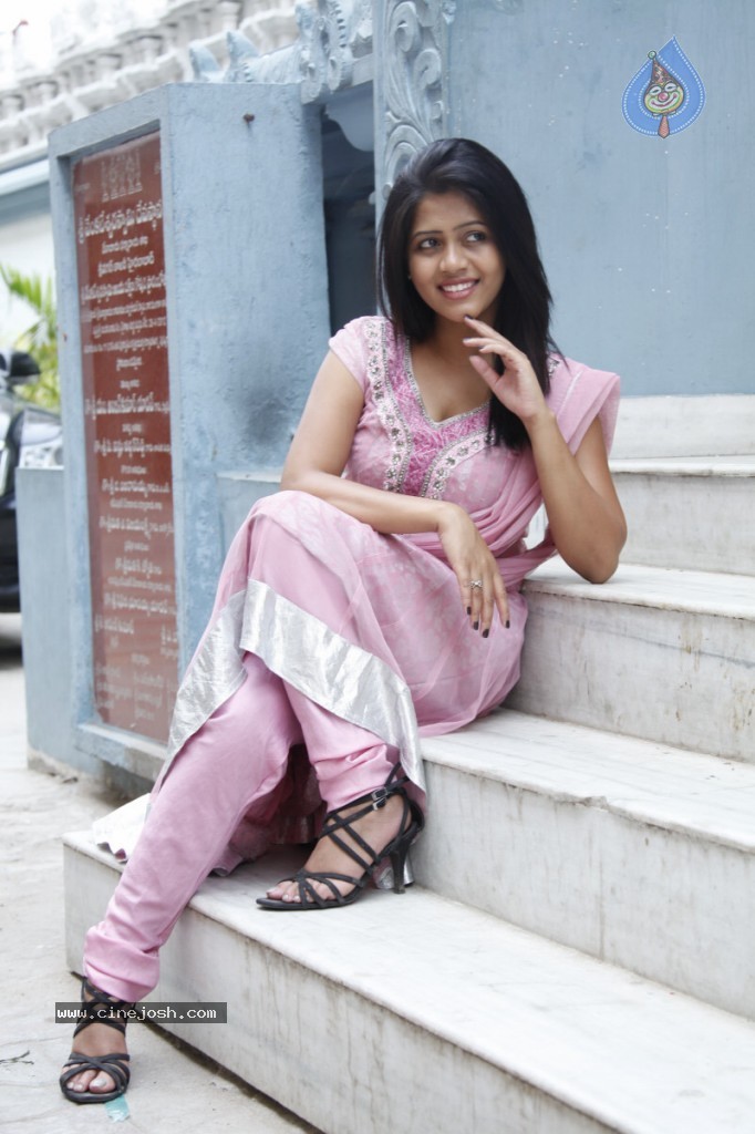 Sonali New Stills - 8 / 73 photos