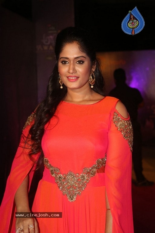 Sowmya Venugopal at Zee Apsara Awards - 10 / 41 photos