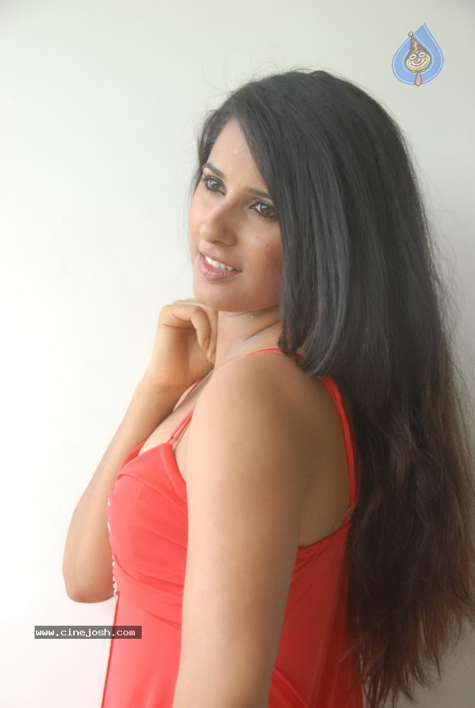 Sravya Reddy New Hot Stills - 4 / 73 photos