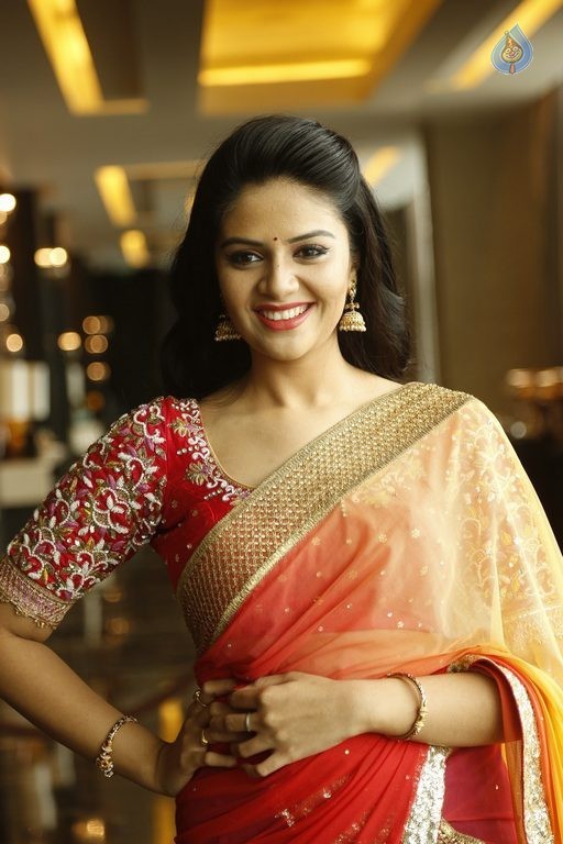 Sreemukhi Latest Images - 18 / 42 photos