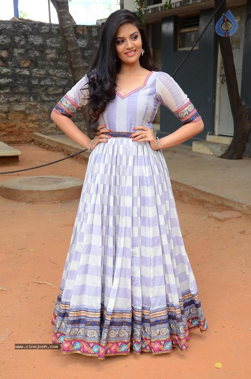 Sreemukhi Latest Photos - 7 / 43 photos