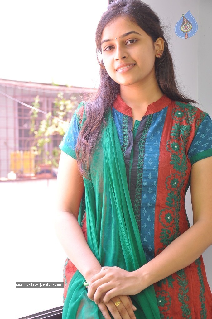 Sri Divya Latest Pics - 15 / 43 photos