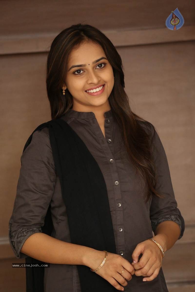 Sri Divya New Gallery - 18 / 60 photos