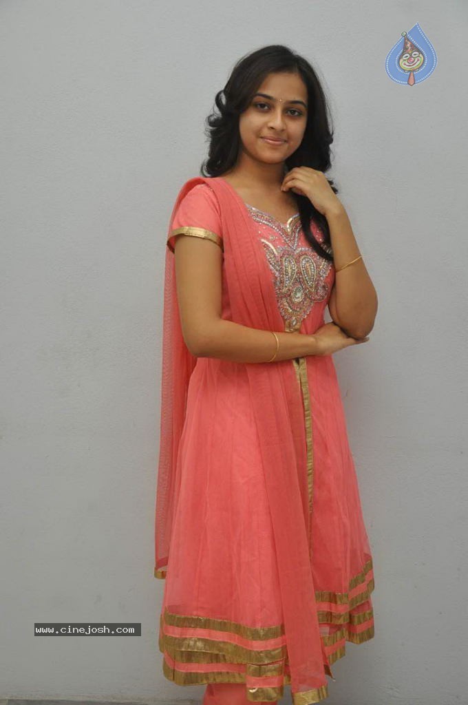 Sri Divya New Stills - 6 / 37 photos