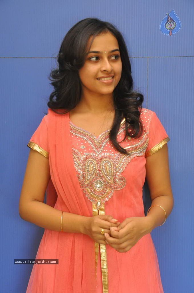 Sri Divya New Stills - 19 / 37 photos