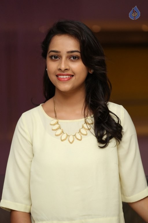 Sri Divya Photos - 14 / 42 photos