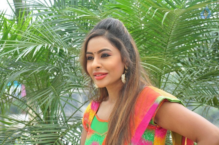 Sri Reddy Latest Photos - 20 / 35 photos