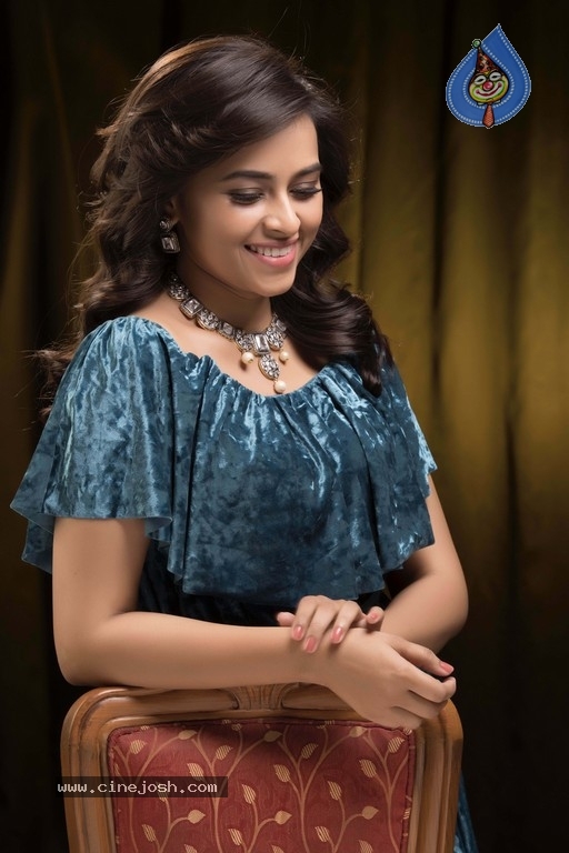 Sridivya New Photos - 5 / 8 photos