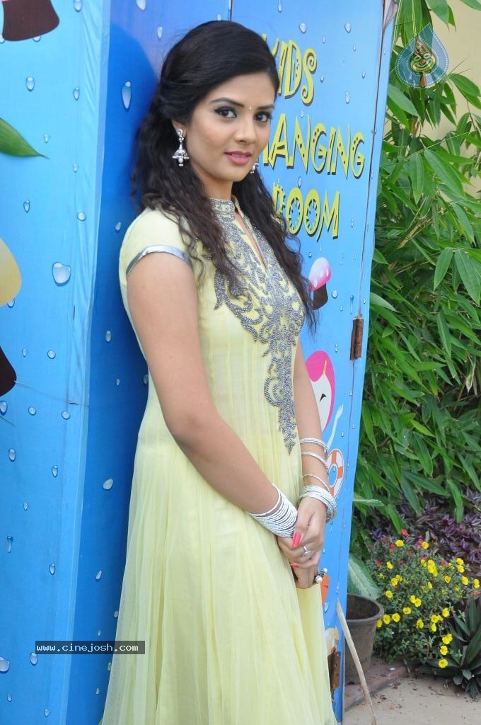 Srimukhi Latest Gallery - 5 / 59 photos