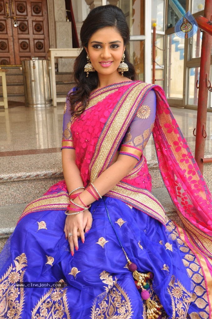 Srimukhi Latest Images - 5 / 86 photos