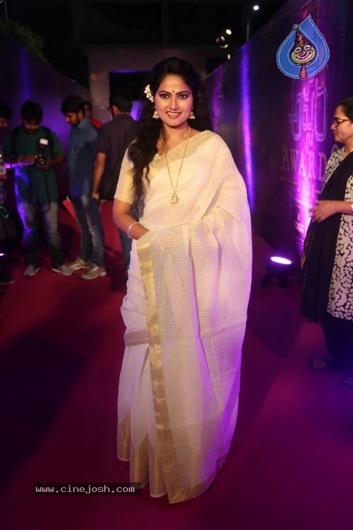 Suhasini At Zee Apsara Awards - 1 / 33 photos