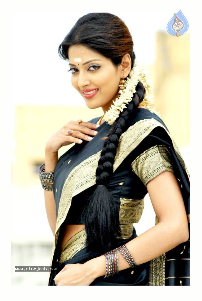 Suma Guha Stills - 14 / 14 photos