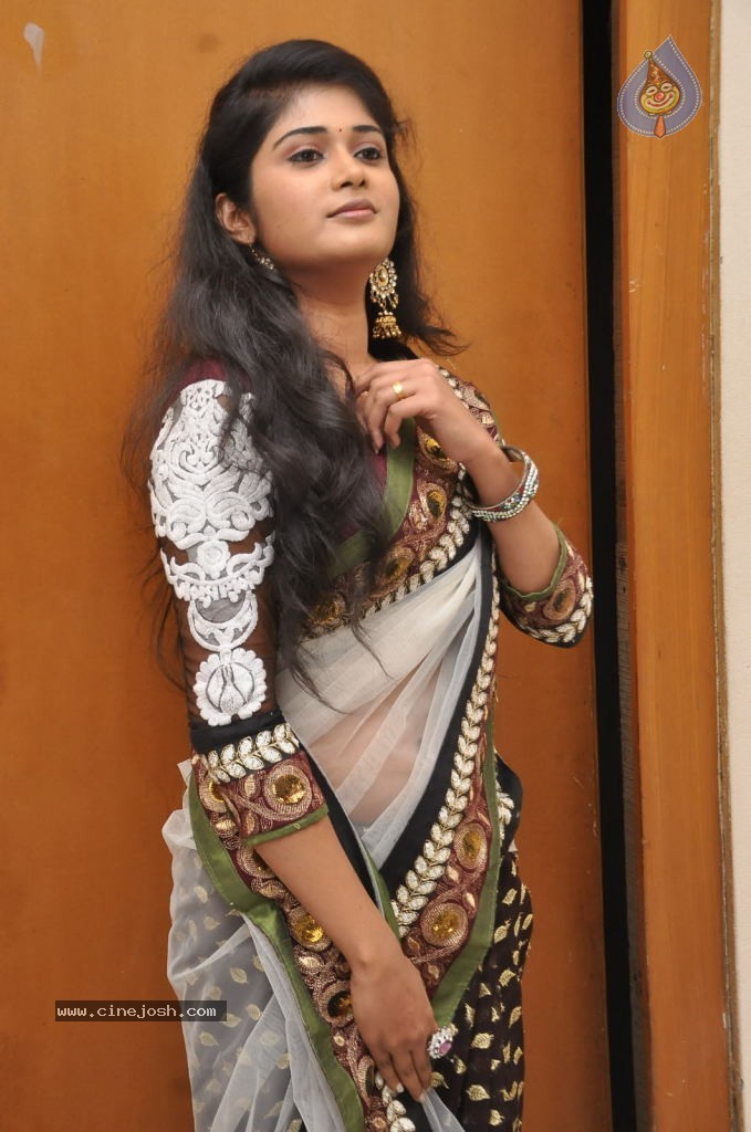 Sunitha New Stills - 14 / 52 photos