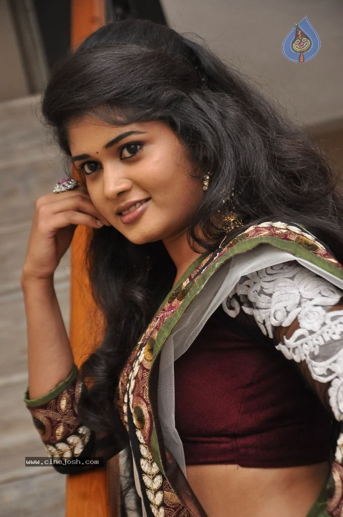 Sunitha New Stills - 16 / 52 photos