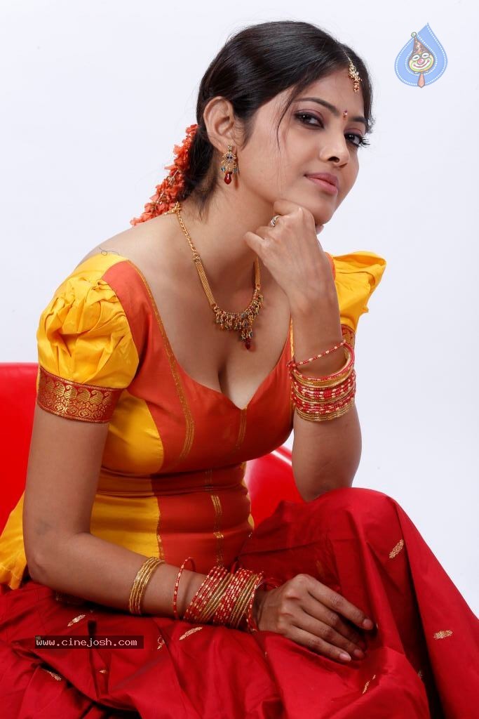 Supoorna Hot Photos - 20 / 106 photos