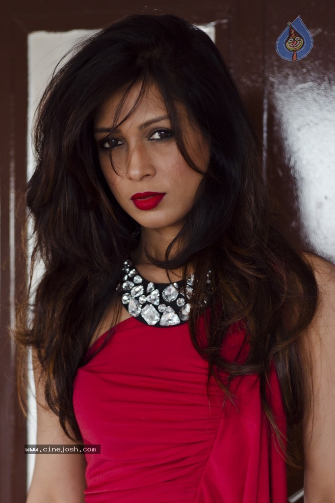 Supriya Kesha Photoshoot - 12 / 24 photos