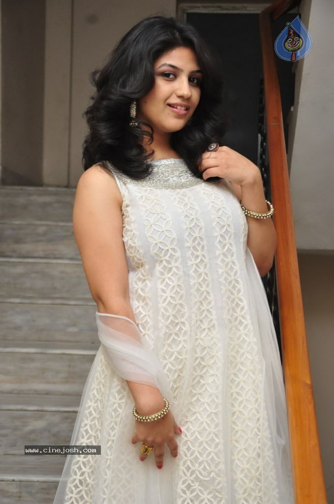 Supriya New Stills - 16 / 50 photos